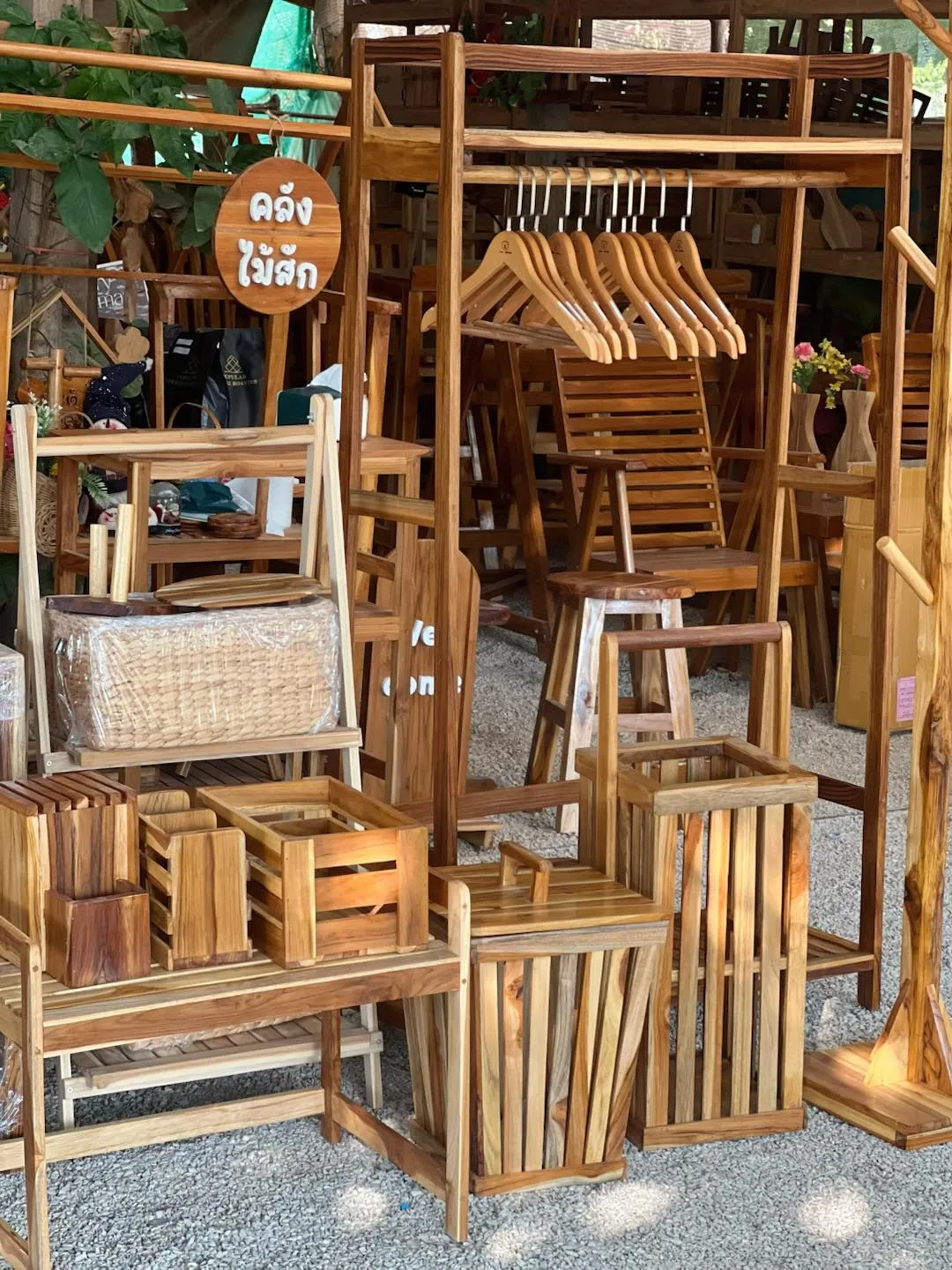 แต่งบ้านด้วยเฟอร์นิเจอร์ไม้สัก งบไม่บาน แต่อยู่ได้นาน