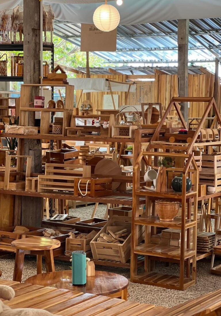 จากออนไลน์สู่หน้าร้าน: บ้านหลังที่สองของ Wood Collection